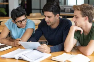 आईआईटी जेईई और एनईईटी यूजी तैयारी के साथ स्कूल की पढ़ाई को संतुलित करना