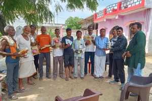 उद्यान विभाग ने किसानों को वितरित किए नि:शुल्क सब्जियों के बीज और दवाएं