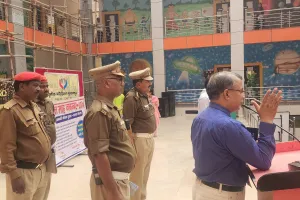 पुलिस नहीं यमराज के डर से पहनिए हेलमेट : उपमा द्विवेदी