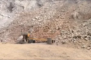 मानक विहीन खदानों से हो रही मौतें, अवैध खनन पर खनिज अधिकारी की मेहरबानी