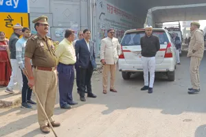 कुम्भ यात्रियों  की सुगमता के मद्देनजर जिलाधिकारी ने किया निरीक्षण दिए आवश्यक निर्देश 
