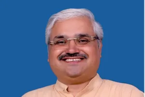 सांझ सबेरे दिन और रात, एस के चौबे समाज के साथ