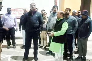 कुशीनगर : डीएम ने रैन बसेरा,जिला अस्पताल सहित अन्य स्थानों का लिया जायजा