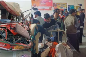 गगहा में भीषण सड़क हादसा: महाकुंभ से लौट रहे श्रद्धालुओं से भरी दो बसें हुई टकराई, 27 घायल