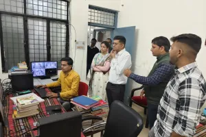 जिलाधिकारी ने किया पुस्तकालय और मुख्यमंत्री अभ्युदय कोचिंग सेंटर का औचक निरीक्षण