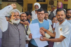 दिल्ली रेलवे स्टेशन हादसे पर कांग्रेस का जोरदार प्रदर्शन, रेल मंत्री के इस्तीफे की मांग