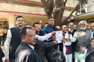 जलालपुर बार एसोसिएशन ने एडवोकेट अधिनियम संशोधन बिल 2025 के खिलाफ उठाई आवाज, अनिश्चितकालीन कार्य बहिष्कार की घोषणा