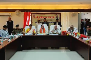 प्रभारी मंत्री ने विकास कार्यक्रमों, राजस्व कार्यों एवं कानून व्यवस्था को लेकर जनपदीय अधिकारियों के साथ किया बैठक