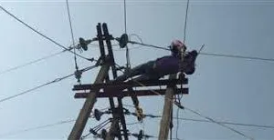  लाइनमैन को लगा करंट, अस्पताल ले जाते समय रास्ते में  मौत