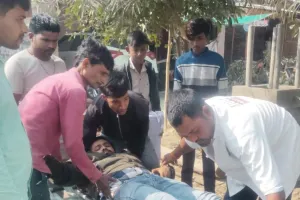 दो बाइकों की आपसी भिड़ंत से एक व्यक्ति गंभीर रूप से घायल