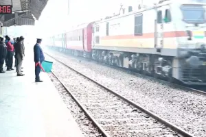 गोरखपुर नरकटियागंज मार्ग से रेल मंत्री का दौड़ा, सुरक्षा व्यवस्था की रही पैनी नज़र