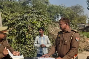 विद्यालय संचालन के दौरान कमरे में संदिग्ध परिस्थितियों में किशोरी का मिला शव