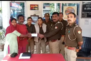 कानपुर पुलिस का सराहनीय कार्य : अग्निकांड पीड़ित परिवार को पहुंचाई आर्थिक सहायता 