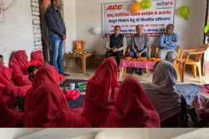 अडानी फाउंडेशन और एसीसी सीमेंट द्वारा महिलाओं के लिए साबुन निर्माण प्रशिक्षण कार्यक्रम