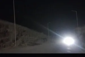 बग्गा नाला  चोपन ओबरा मार्ग पर अंधेरा, राहगीरों की सुरक्षा  खतरे में