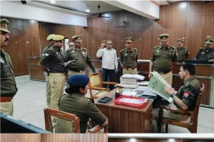 पुलिस अधीक्षक सोनभद्र द्वारा पुलिस कार्यालय के प्रधान लिपिक शाखा का किया गया वार्षिक निरीक्षण एंव सम्बन्धित को दिए  आवश्यक दिशा-निर्देश