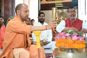 महाशिवरात्रि पर गोरखपुर मंदिर में पूजन-अर्चन करने पहुंचे मुख्यमंत्री योगी आदित्यनाथ