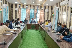 राजस्व परिषद पर्यवेक्षक की समीक्षा बैठक: किसानों के हित में कई महत्वपूर्ण निर्देश