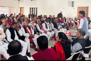 सपा कार्यकर्ताओं ने सरकार के विरुद्ध भरी हुंकार 