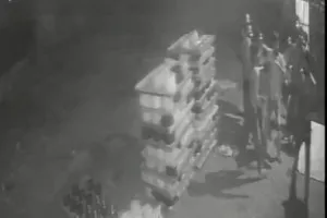 मनबढ़ दबंगों ने बफिंग फैक्ट्री में घुसकर मचाया उत्पाद