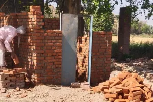 सरकारी नलकूप निर्माण में बड़ा घोटाला, घटिया सामग्री से हो रहा काम