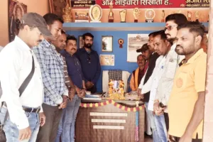 सीतापुर के पत्रकार की निर्मम हत्या के विरुद्ध पत्रकारों में आक्रोश , पत्रकारों ने दी सच्ची श्रद्धांजलि