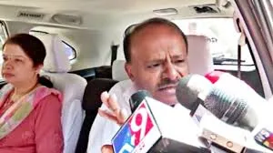 केंद्रीय मंत्री के कब्जे से खाली करायी जाएगी 15 एकड़ जमीन, जेसीबी लेकर पहुंचे अधिकारी।