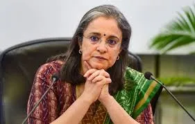 पूर्व सेबी प्रमुख बुच और पांच अन्य के खिलाफ एफआईआर का आदेश, शेयर बाजार में ‘धोखाधड़ी’ का आरोप  ।