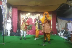 कोहरथा  में चल रहे रामलीला में ताड़का वध का मंचन, दर्शक हुए भाव विभोर