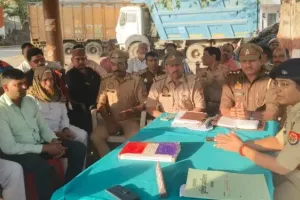 चोपन थाना परिसर में पीस कमेटी की बैठक संपन्न।