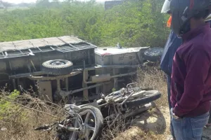 तेज रफ्तार अनियंत्रित पिकअप ने सामने से बाइक सवार को मारी टक्कर 35 वर्षीय की मौत