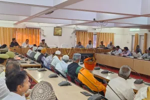 सोनभद्र में होली और ईद को शांतिपूर्ण ढंग से मनाने के लिए धर्मगुरुओं के साथ बैठक