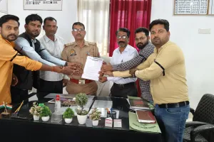  पत्रकार की निर्मम हत्या को लेकर पत्रकारों में रोष ऐप्जा का शाहजहांपुर जनपद में प्रदर्शन 