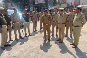 सड़क किनारे अवैध रूप से खड़े वाहनों के प्रति करें कार्रवाई: पुलिस उपायुक्त पूर्वी श्रवण कुमार सिंह 