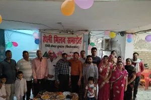 होली मिलन समारोह का आयोज दयाल सेवा संस्था के सौजन्य से किया गया