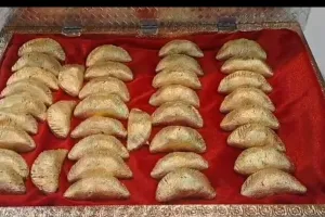 जिले में 50 हजार रुपए किलो की गुझिया बनी चर्चा का विषय