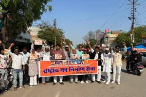 शहीदों के सम्मान में पदयात्रा: चोपन रोड से लेकर नेताजी सुभाष चंद्र बोस चौक तक गूंजे देशभक्ति के नारे