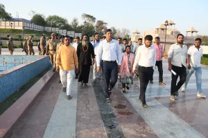 निषादराज उद्यान में आने वाले श्रद्धालुओं, पर्यटकों को किसी भी प्रकार की कोई असुविधा न हो-  जिलाधिकारी।