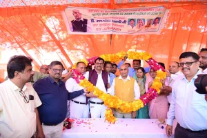 फूलपुर में एमडी डॉ. उदय शंकर अवस्थी का भव्य स्वागत।