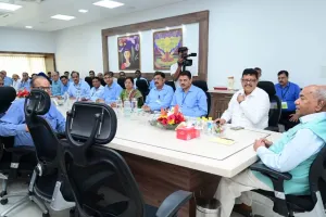 पूजा अर्चना के बाद प्रबंध निदेशक डॉ अवस्थी ने पूरे प्लांट का किया निरीक्षण। अधिकारियों को दिए आवश्यक निर्देश।