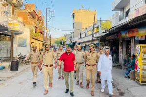 जाजमऊ क्षेत्र में डीसीपी पूर्वी एसके सिंह ने की पैदल गश्त 