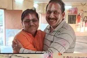 पतंजलि योग परिवार सोनभद्र के प्रमुख योग गुरुओं व योग साधकों द्वारा एक दूसरे को अबीर लगाकर दी गई होली की ढेर सारी शुभकामनाएं