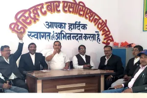 कचहरी परिसर में समस्याओं का अंबार, पानी की समस्या को लेकर वकीलो ने किया बैठक, उठी पानी की मांग