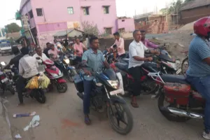 करोंग्राम के लोग जाम की समस्या से परेशान, प्रशासन से समाधान की माँग