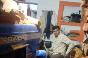  गोरखपुर: तेज रफ्तार ट्रैक्टर-ट्रॉली ने बाइक सवार को कुचला,गोला बाजार सहकारी समिति कार्यालय में घुसा, एक की मौत