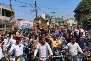 काली पट्टी बांधकर सड़कों पर उतरे पत्रकार, प्रदर्शन कर दिया धरना