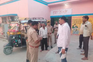 तेज रफ्तार ट्रक की जोरदार टक्कर से एक की मौत, दो घायल