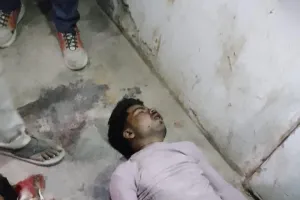 सड़क पर डीसीएम चालक ने लगाई अचानक ब्रेक, पीछे से घुसी बाइक, दो युवकों की मृत्यु