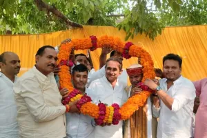 केंद्रीय विदेश राज्य मंत्री कीर्ति वर्धन सिंह राजा भैया ने गांव में भ्रमण कर जनता की सुनी समस्याएं 