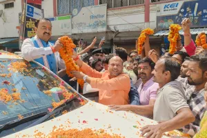 पडरौना : स्वागत से अभिभूत डिप्टी सीएम ने कार्यकर्ताओं को दिया धन्यवाद  